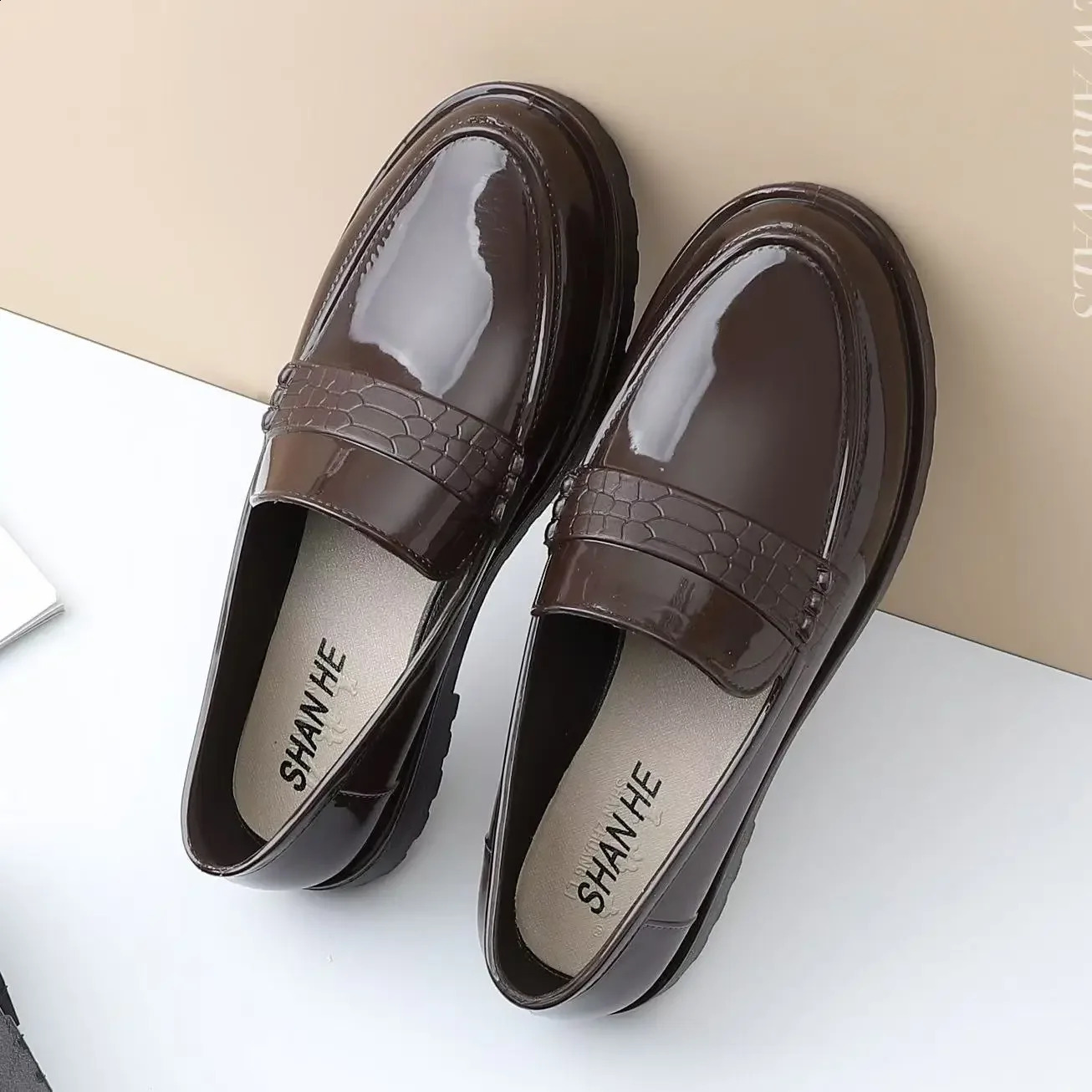 Womens Low Heel Shallow Rain Shoe Soft Sole Non Slip On Round Toe Lightweight Waterproof Kitchen Work Loafer 250911