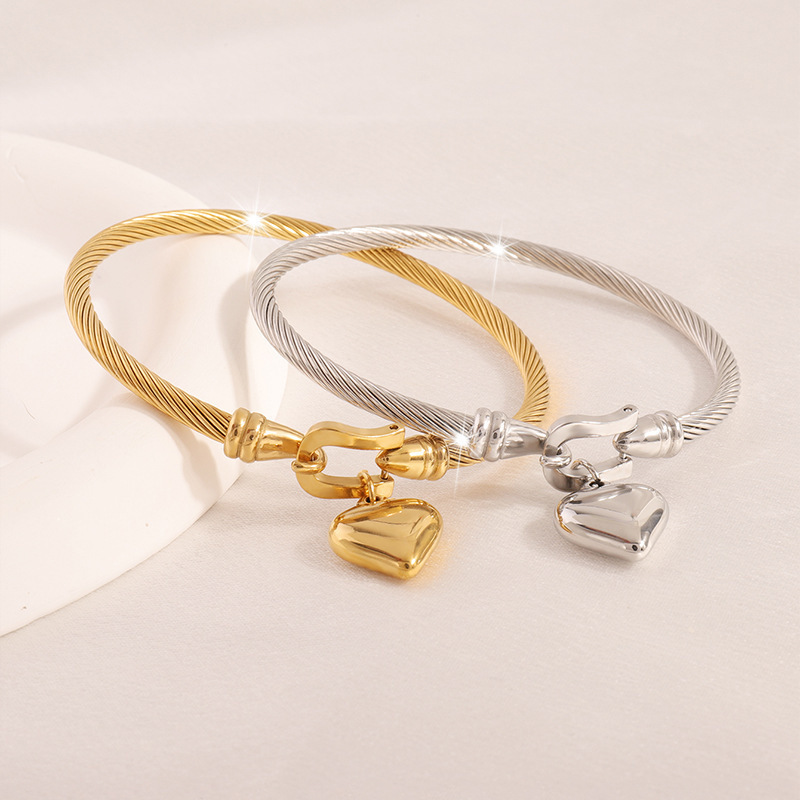 Designer Fashion Jewelry Twisted Bracelet Gold Plated Heart Charm Bangle Luxury Curb Chain Design Elastic Buckle Bangle Gift for Women Christmas Gift 