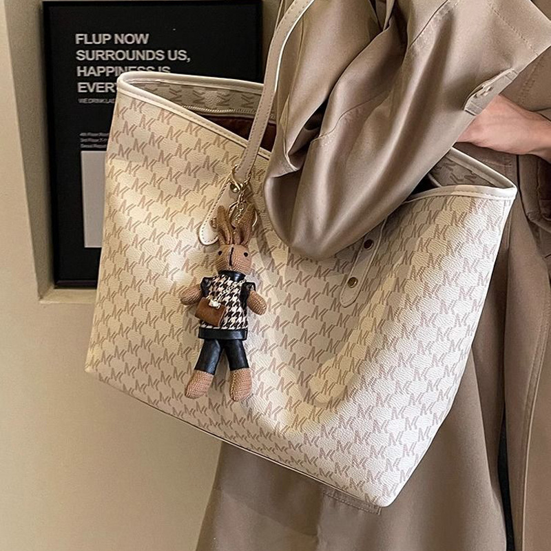 Free delivery designer bags Large capacity tote bag women retro armpit bag commuting handbag shoulder bag Detachable white black