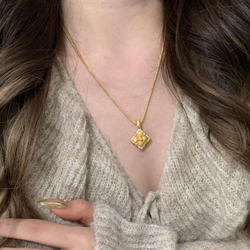 French Italian Vintage Brushed Double-Sided Dia-Encrusted Four-Leaf Clover Necklace Palace Style Versatile Collarbone Chain
