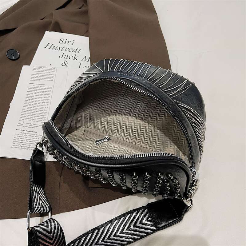 Woman Chest Fashion Tassel Leather Large Capacity Crossbody Sling Women Waist Bag Casual Rivet Design Travel Sac