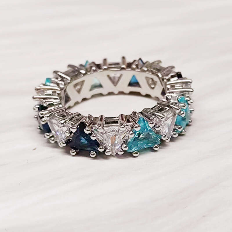 Hot Selling Exquisite High-end 5A Zircon Brilliant Triangle Dia Ring Fashionable Light Elegant Everyday Versatile