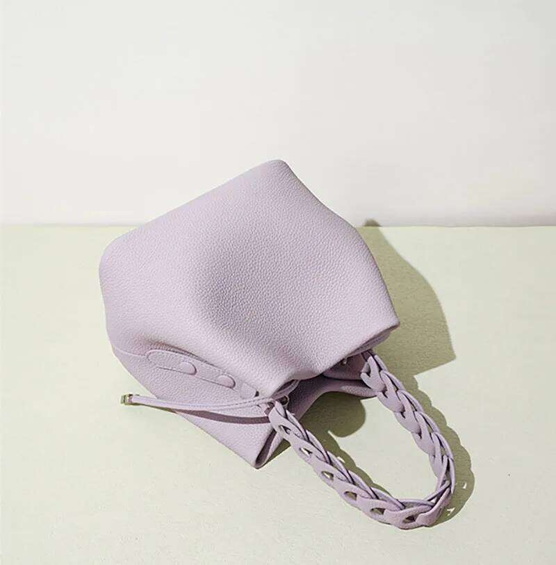 2026 New Genuine Leather Bucket Bag Summer Crossbody Shoulder Women's Tote Versatile Hobo Handbag Spacious Casual Fashion 250805 250805
