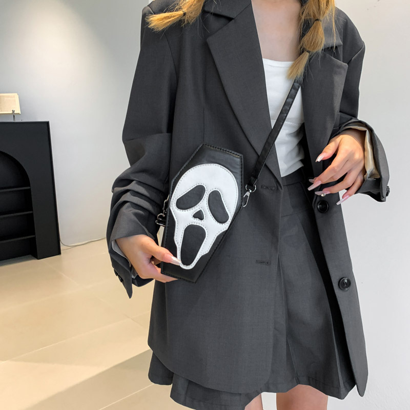 Halloween new leisure European and American style niche design versatile trend personality Gothic style skull women's shoulder bag designer bag