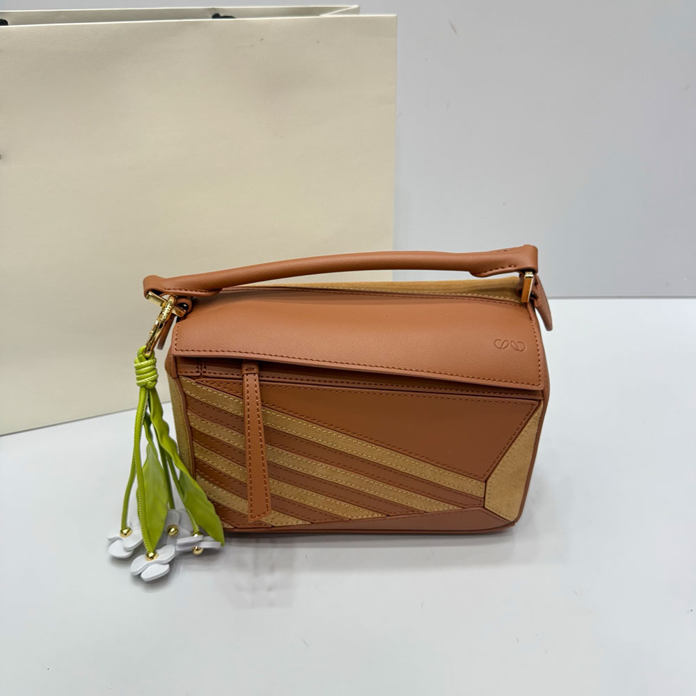 designer Fashion , size 24cm, Puzzle cowhide with frosted leather handbag Trendy bag