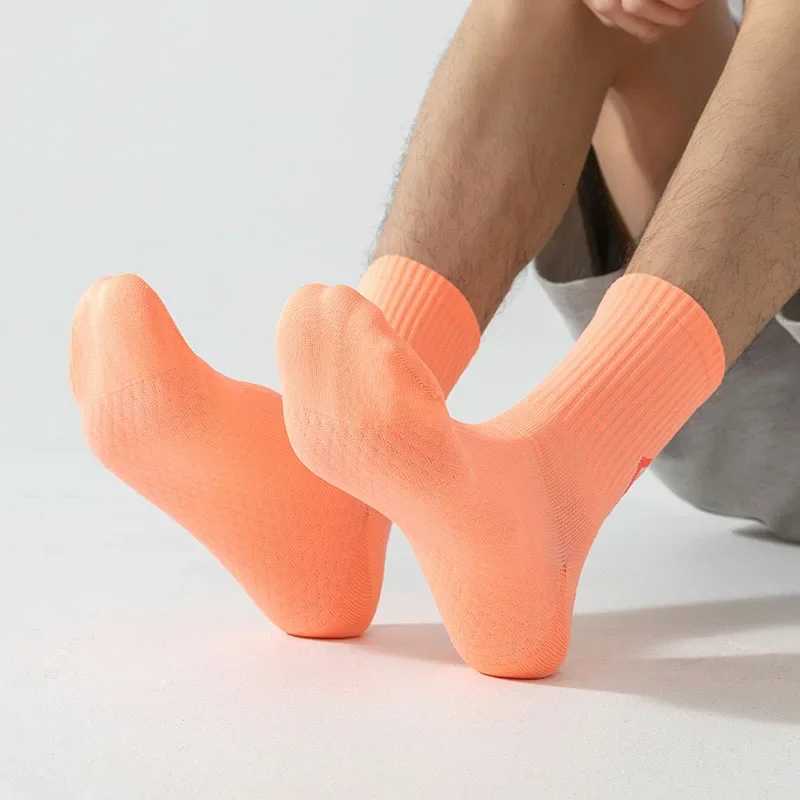 Running Socks Unisex Men Women Middle Cylinder Quickly Dry Outdoor Sports Marthon Bike Riding Fitness Training Crew Socks D250911