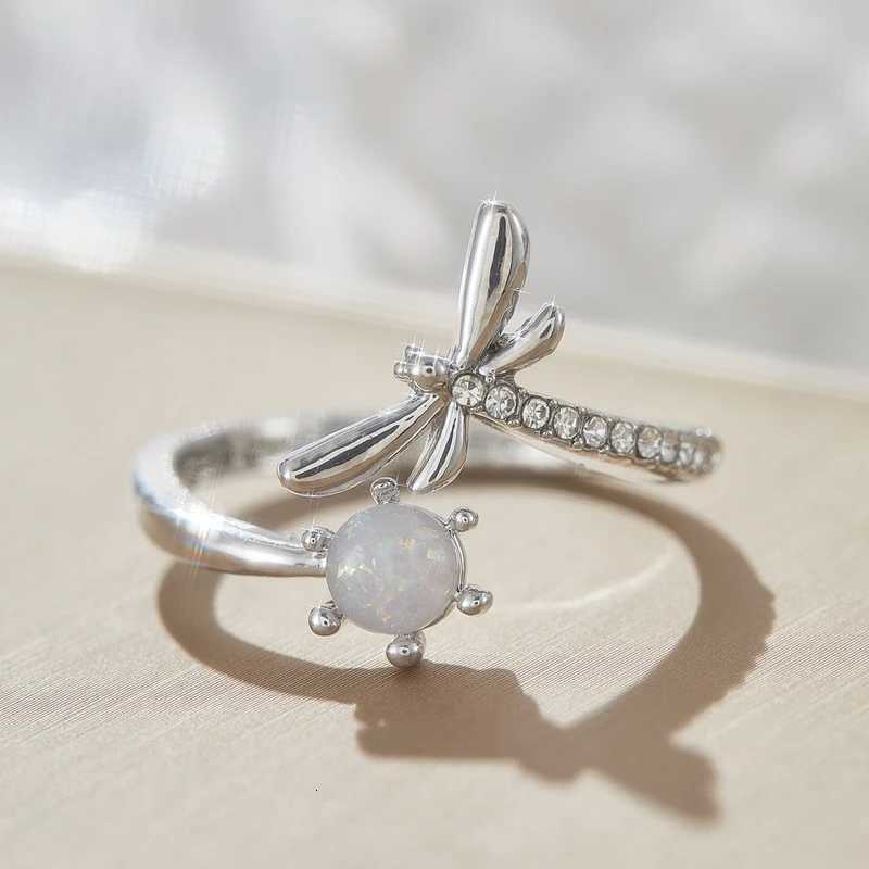 Bohemian Charm Female White Fire Opal Round Stone Dragonfly Open Ring Silver Color Cute Gift Wedding Jewelry Rings for Women W250911