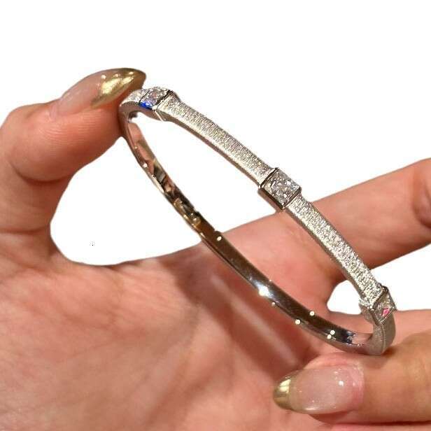 High-end Fashion Light Brushed Square Dia Rhombus Bracelet Italian Heavy Craft Niche Design Elegant Luxurious Jewelry