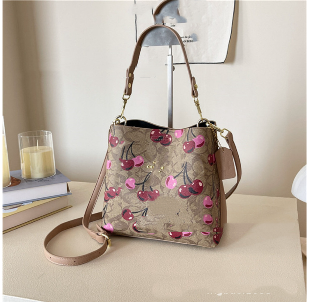New fashion bags Underarm Small Handbags Designer Women Shoulder Bag Soft Teri Hobo Half-moon Ladies Baguette Chain Strap Croissant Bags A3AADDA
