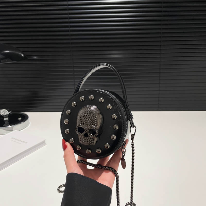 Halloween new mini handbag light luxury fashion atmosphere niche design skull personality trend women's shoulder bag leisure designer bag