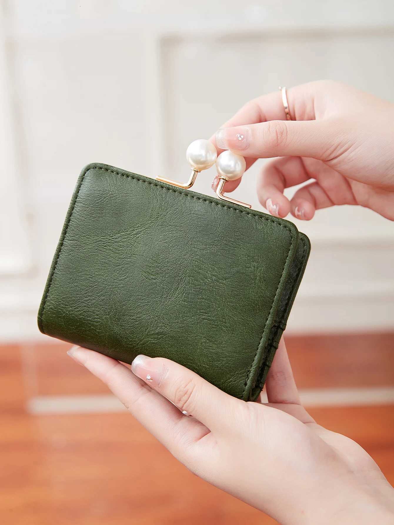 Womens Cute Pearls Kiss Lock Wallet multifunctional Trifold Large Capacity Short Wallet fashion PU Leather Coin ZeroWallet W250911