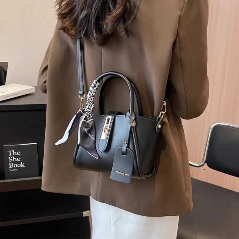 Ladies Largecapacity Soft PU Purecolor Handheld Shopping Messenger Bag Highquality Handbag Elegant Ladies Bucket Bag Z250911
