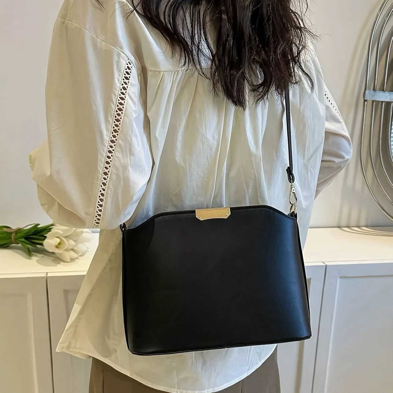 Minimalist Crossbody Bag Stylish Metal Decor Bucket Bag Simple Shoulder Bag for Women Bag Shell Handbags Purses Z250911