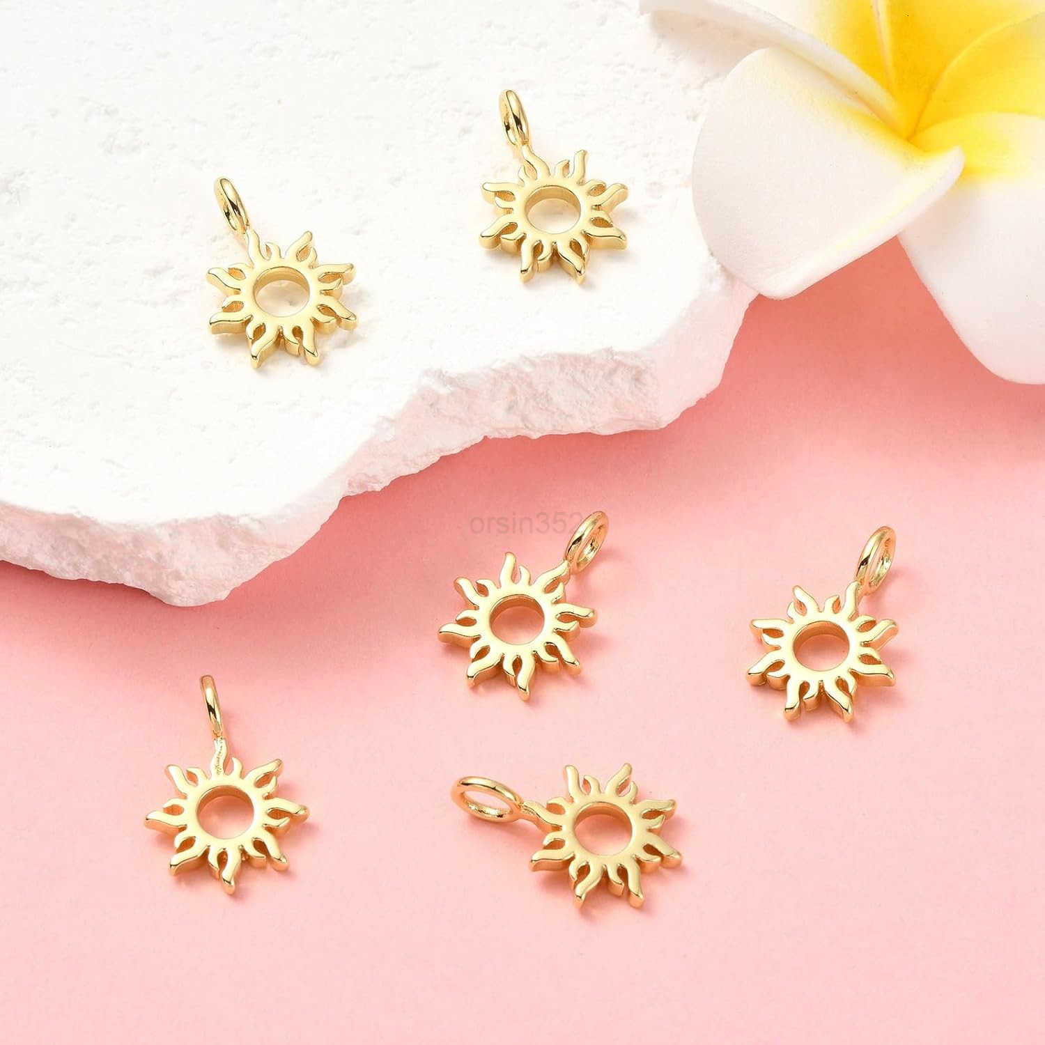 8 Pcs Brass Sun Charms Golden Celestial Charms 14K Gold Plated Sunshine Charms for DIY Craft Keychain Necklace Earring Bag Jewelry MakingW250911