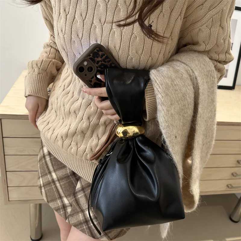 Retro Pleated Womens Small Handbags Luxury Soft Pu Leather Ladies Bucket Clutch Shoulder Bags Fashion Vintage Female Purse W250911