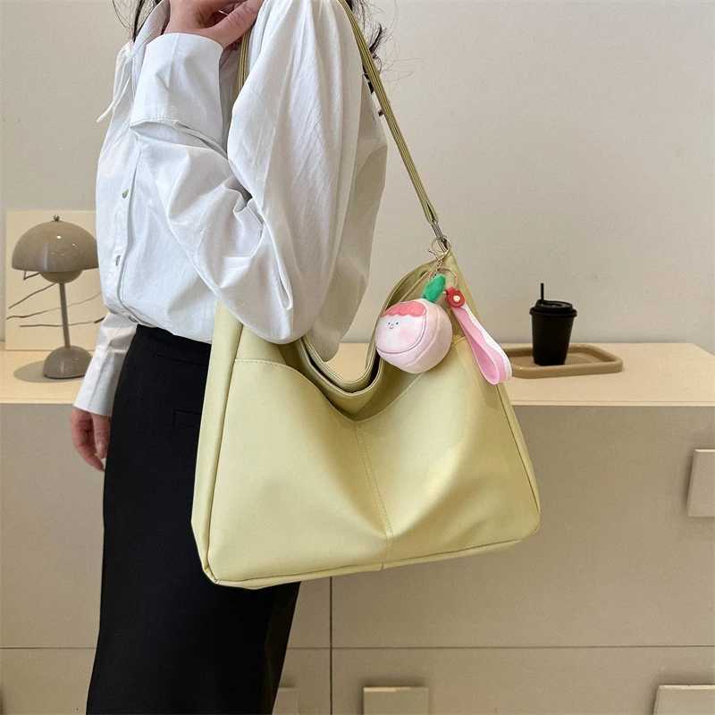 Faionable Large Capaci Buet Bag Womens oulder Bag Commuter Crossbody Bag Soft PU Leather Zipper Closure Casual Sle Z250911