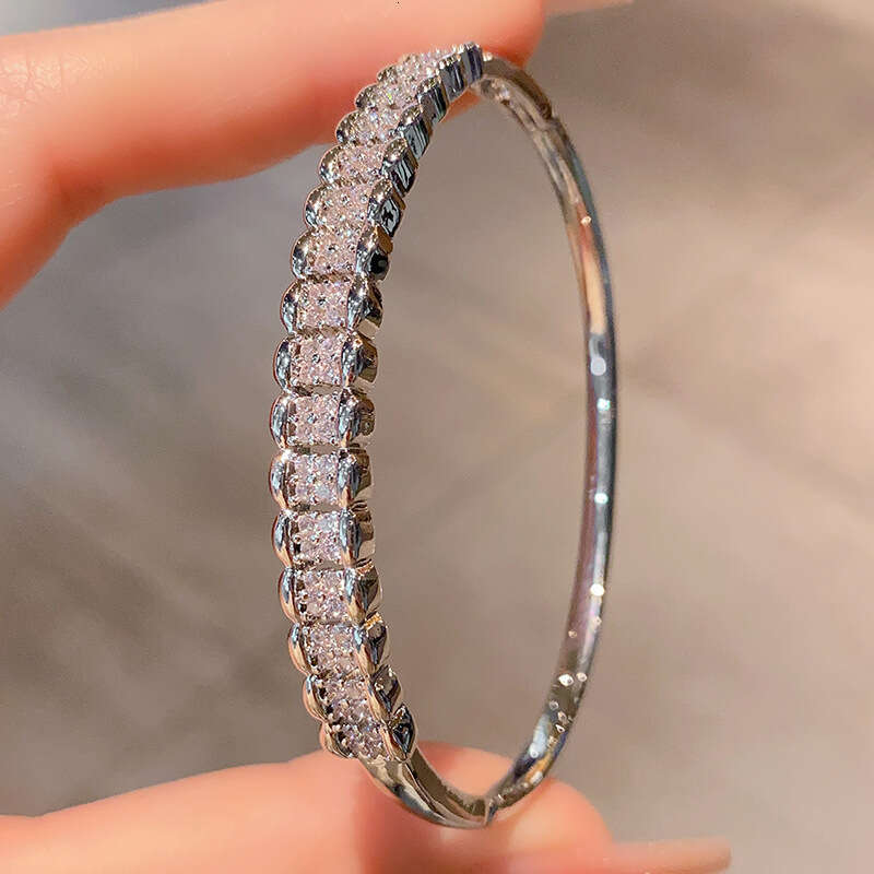 Gold Tone designer bracelet for women Cuban bracelet tennis bracelet luxury jewelry Cross niche diamond bracelet high-end bracelet hand jewelry wholes