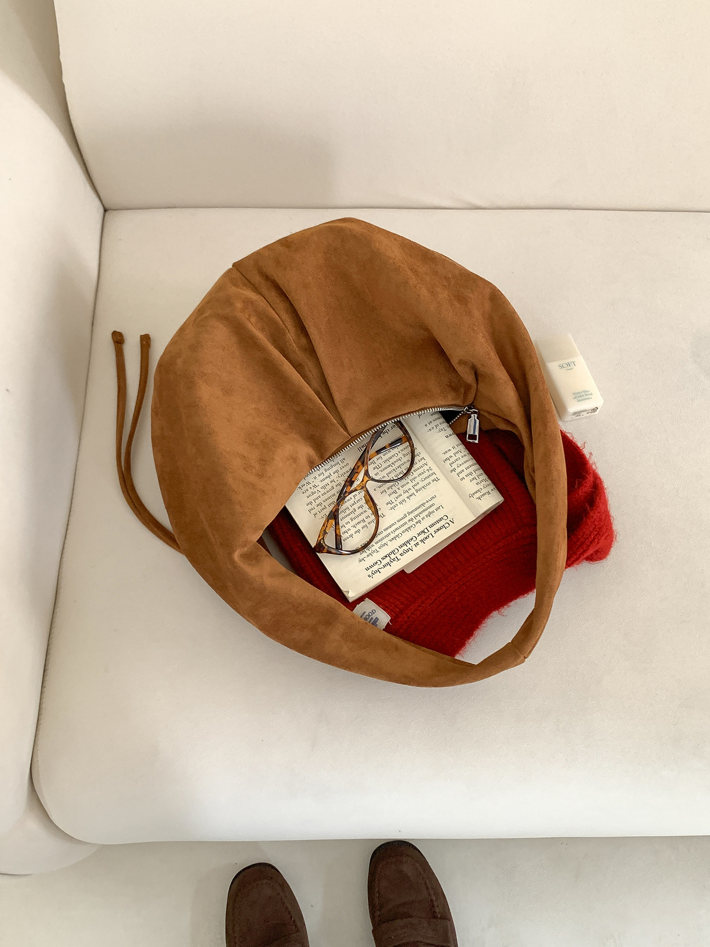 Free shipping designer Shoulder Bags Ladies shoulder bag versatile fashionable for autumn winter solid color handbag leather velvet bag