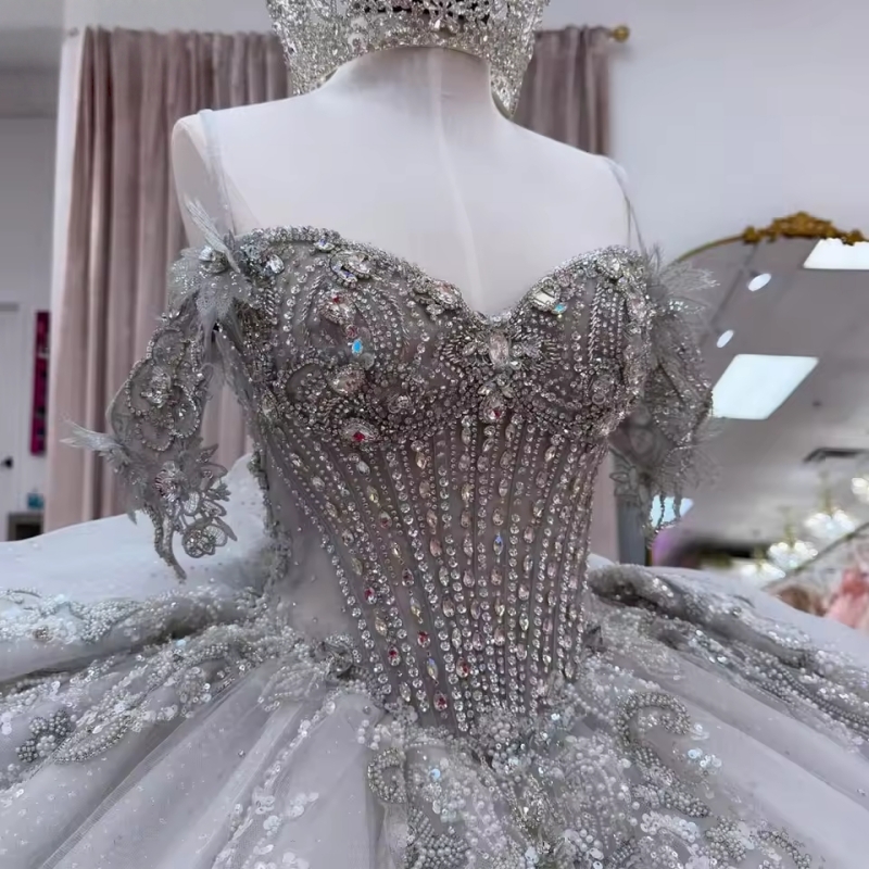 Light Gray Quinceanera Dresses Ball Gown Off The Shoulder Applique Beading Crystal Bow Tull Party Birthday Sweet 16 Dress Vestidos 15 De Anos