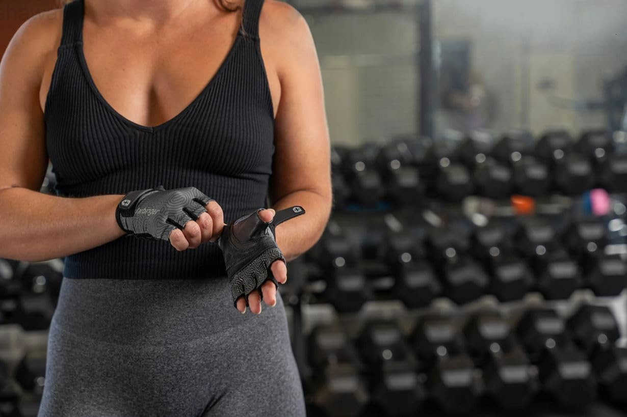 Power Gloves 30 Durable Half Finger Weightlifting Gloves with Adjustable Wrist Closure Breathable Leather Palm Small WomensW250911