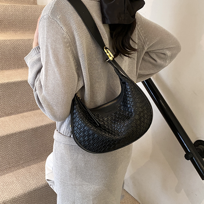 2025 new cross-border shoulder bag luxury bag hand woven crescent bag designer bag large capacity armpit bag women's crossbody bag