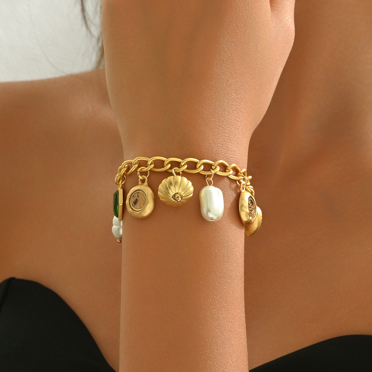 Luxury Brand Designer Jewelry European And American Style Hot-Selling Women's Bracelet Geometric Inlaid Diamond Design Heart Element Bracelet Ver