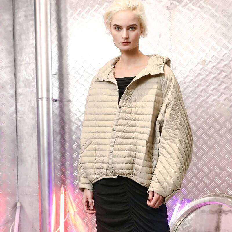 Lagabogy 2025 Winter Vintage Women Oversized Hood Puffer Jacket Female Casual Ultra Light Lantern Sleeve 90%White Duck Down Coat