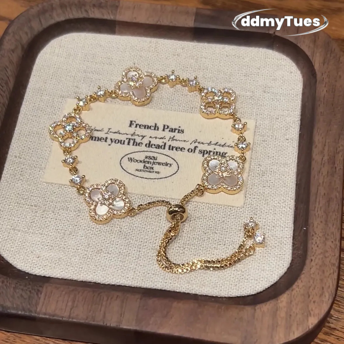 Zircon Rhombus Hollow Flower Bracelet Light High-end Fashion Simple Noble Temperament Jewelry for Women TUES