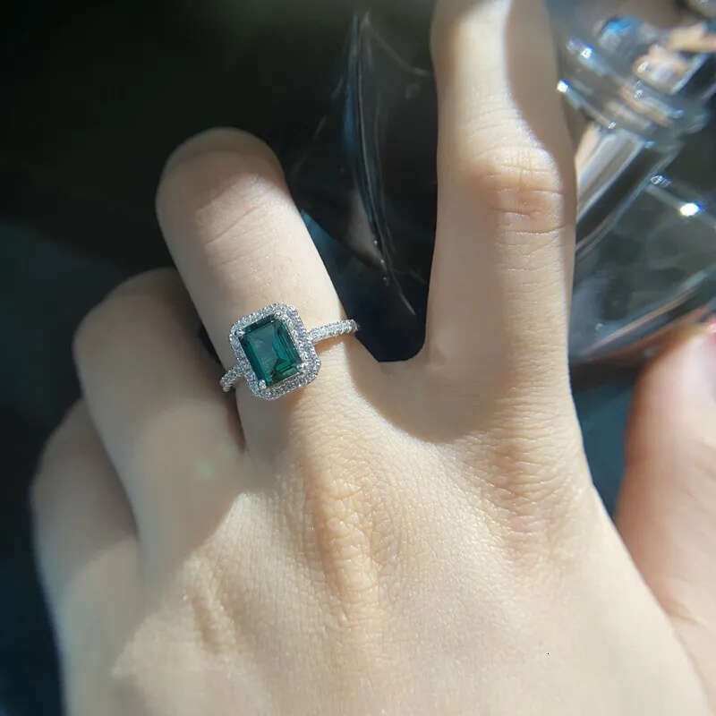 Cluster Rings UMQ Vintage Sterling Sier Created Moissanite Emerald Gemstone Engagement Wedding Ring Fine Jewelry Wholesale