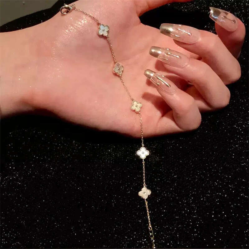 Exquisite High-End Lucky Four-Leaf Clover Flower Bracelet for Women, Ultra Fairy Gentle Style, Light Niche Design Jewelry