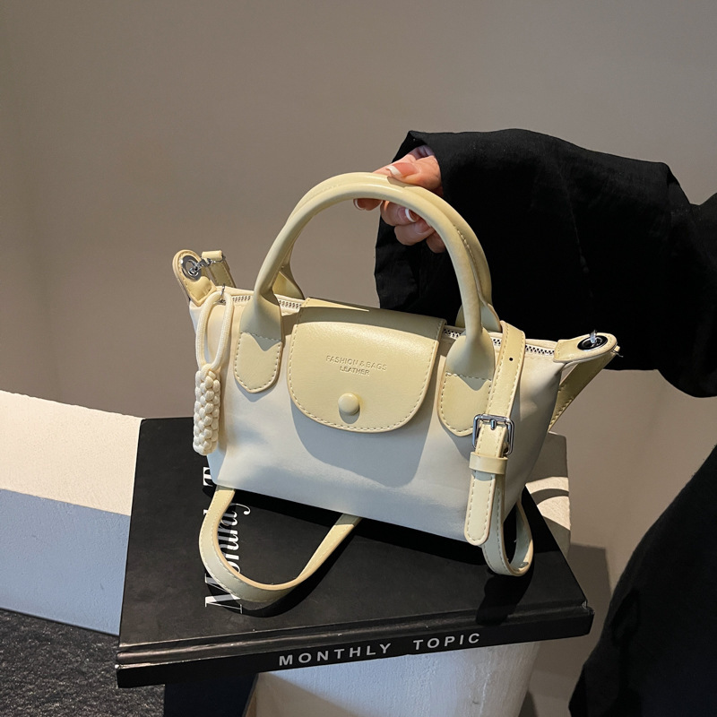 Free delivery designer bags Large capacity tote bag women retro armpit bag commuting handbag shoulder bag Sleek white black