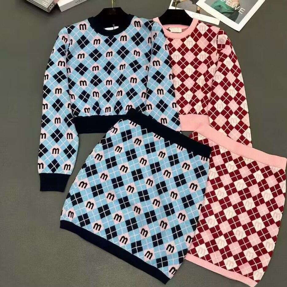 2025 Autumn Winter New Small Fragrance Style Diamond Grid Letter Jacquard Elegant Knitted Women's Casual Half Skirt Two-Piece Set