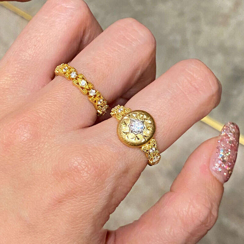 French Light Luxury Buchi Style Brushed Carved Hollow Snowflake High-end Diamond-studded Elegant Niche Ring