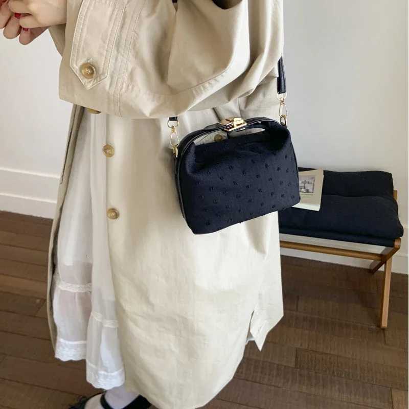 Light Exquisite Square Bag Fashion Lock Design Handbag New Contrast Color Canva Crossbody Bag Simple Versatile Casual Bag Z250911