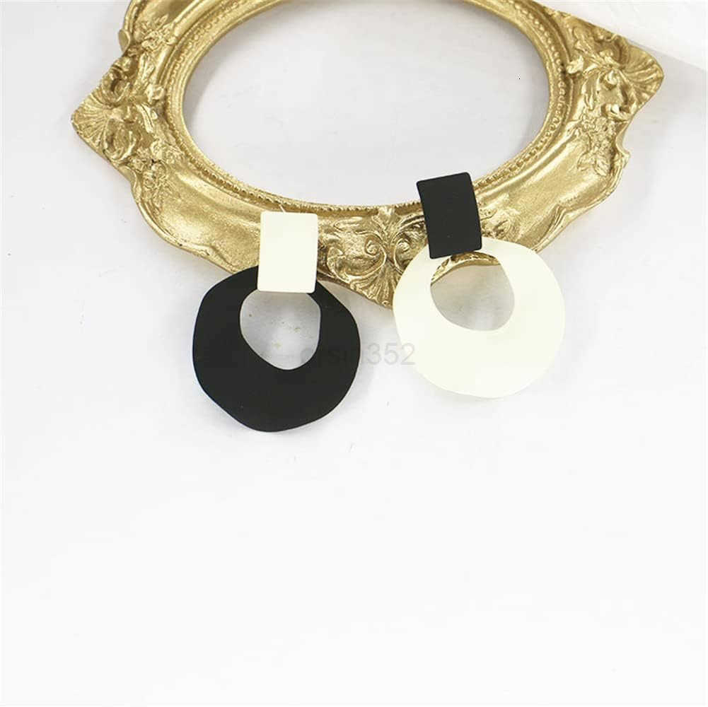 Unique Charm Black White Contrast Asymmetric Geometric Circle Earrings Personalized Fashion Hollow Sparkly Earrings for Women GiftW250911