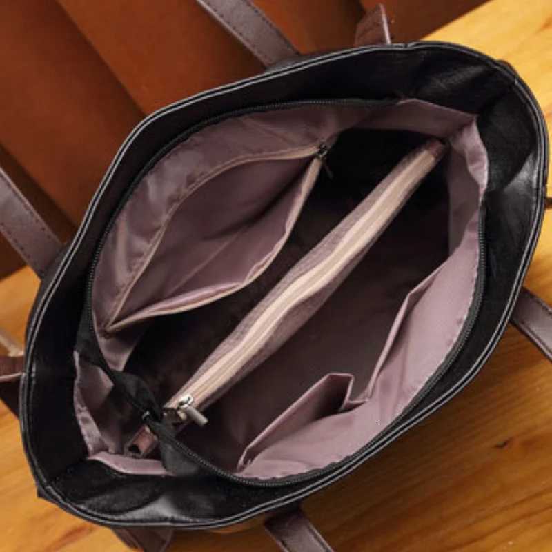 PU Leather Large Capacity Tote Bag Soft Leather Feel Fashionable Shoulder Bag Womens Crossbody Bag Ideal for Daily Use Z250911
