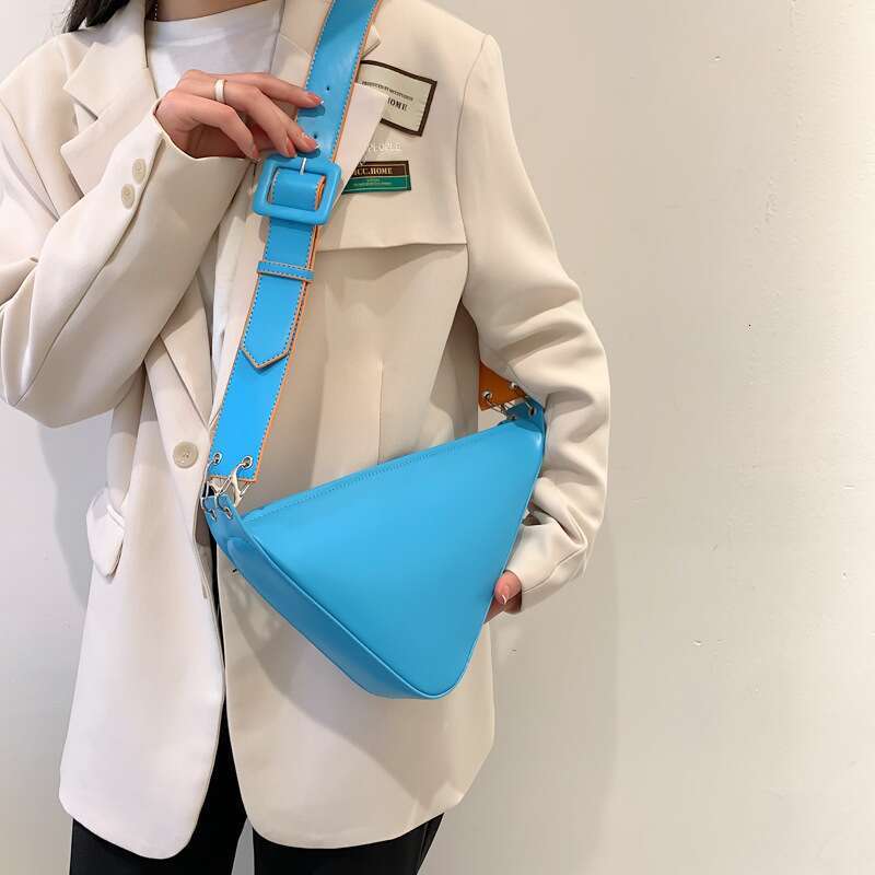 Triangular Women's 2023 Trendy New High-End Texture Niche Design Three-In-One Broadband Messenger Chest Bag Cross-Border
