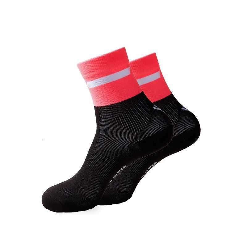Men Outdoor Sports Elite Socks Breathable Cushion Middle Tube Marathon Running Fitness Gym Training Crew Cycling Socks D250911