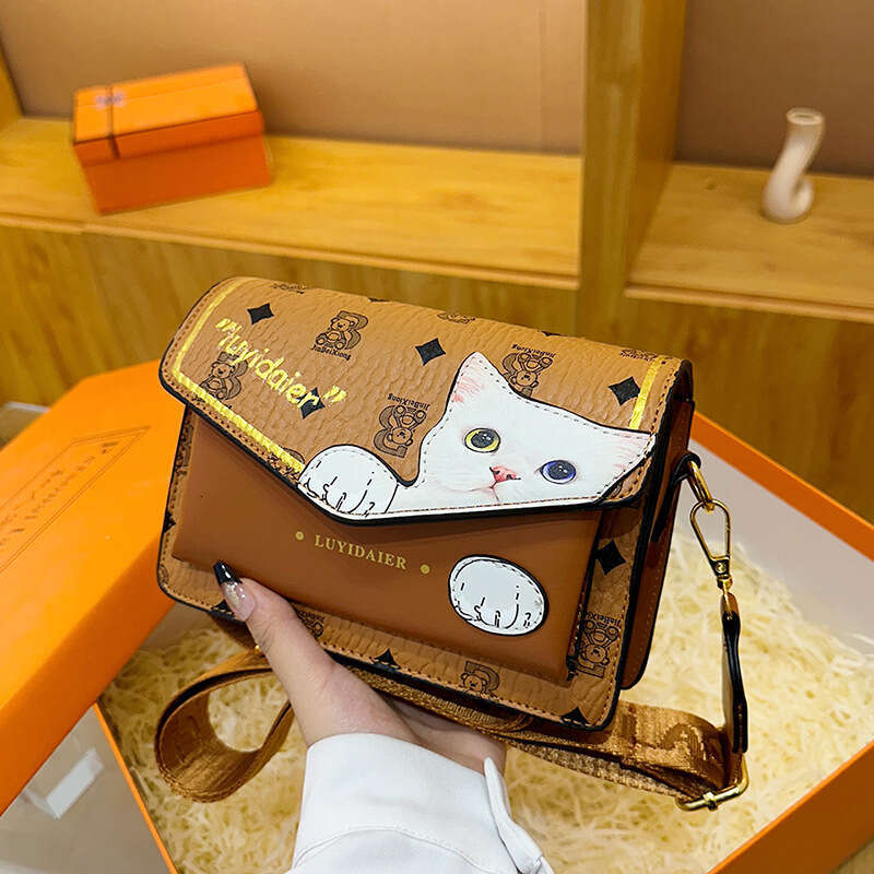Fashion Designer Bags Crossbody Bag 2025 New Cute Cartoon Cat Printed Trendy Small Square Bag for Women Single Shoulder Crossbody Wide Strap Bag Commu