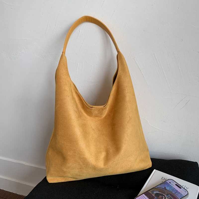 Womens Casual Commuting LargeCapacity Trendy Bag 2025 New Autumn and Winter Style Casual Shoulder Crossbody Bag Tote Bucke Z250911