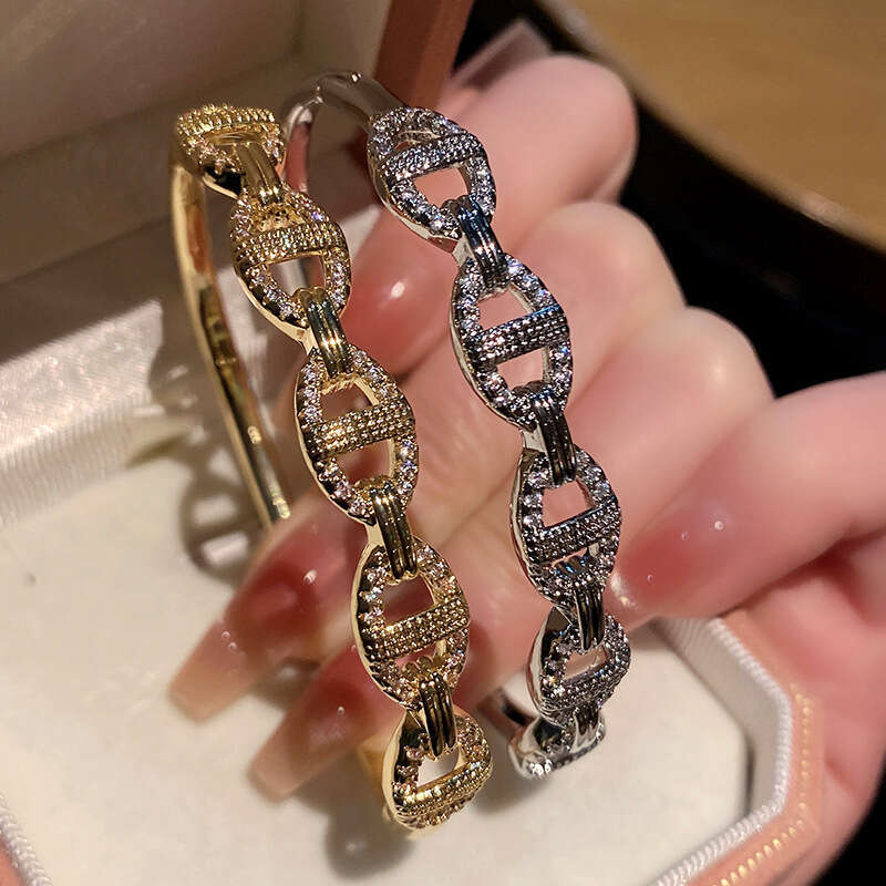gold tone bracelet designer bracelet for women Full Diamond bracelet zircon pig nose bracelet fashion personal temperament bracelet manufacturer whole