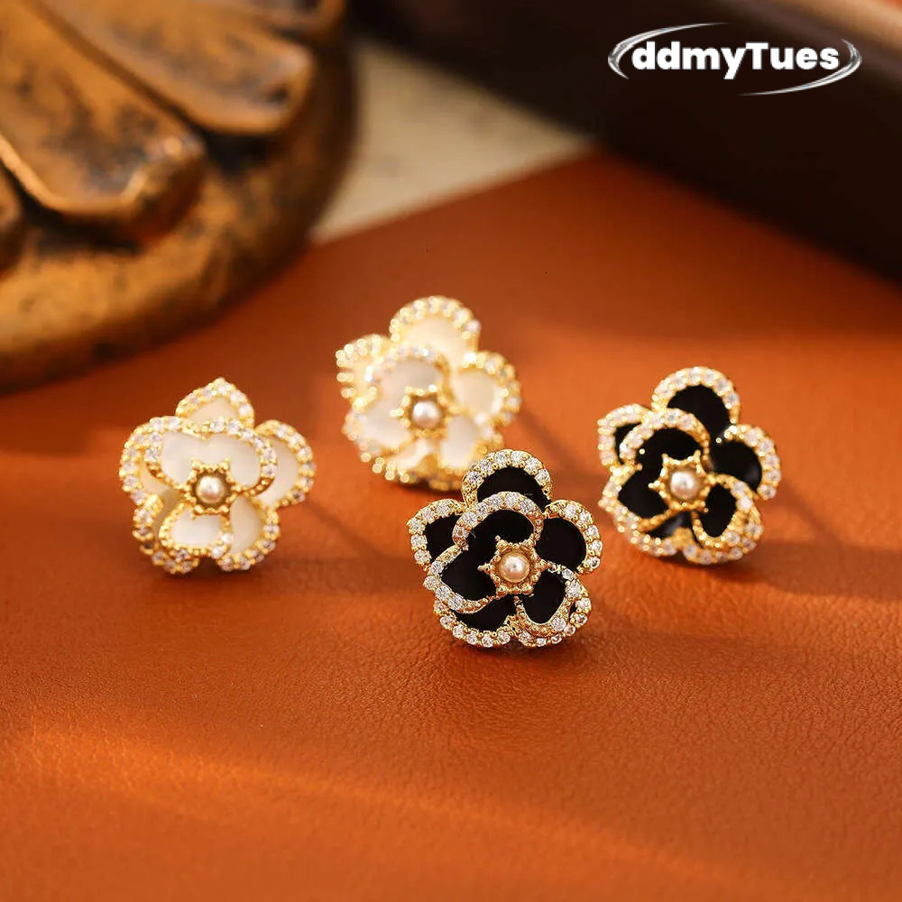 New Camellia Stud Sier Needle Niche Personality Design Earrings Elegant French Style Flower Women's Ear Jewelry TUES