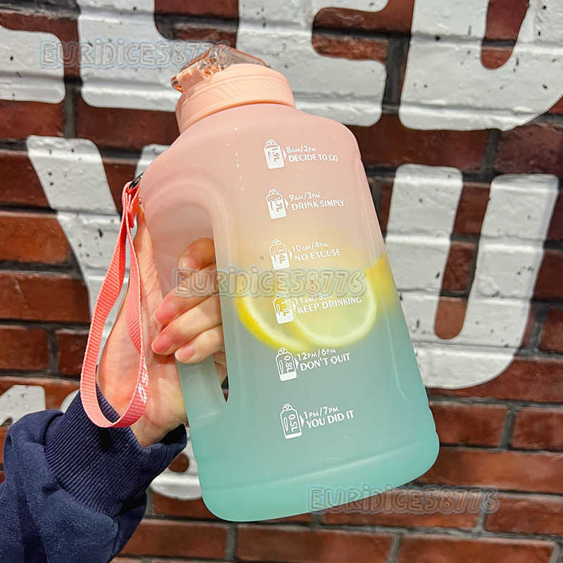 Large Capacity Water Bottle for Women Gradient Color Water Sports Men Fitness with Handle American Style Outdoor Student Cup H250911