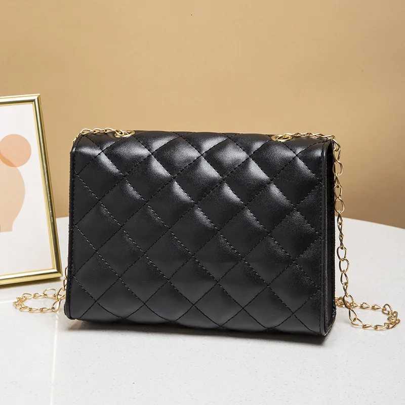 New Womens one Shoulder Oblique Cross Small Square Bag with Missing Corner Style Womens Bag Diamond LaTCh Womens Bag Z250911