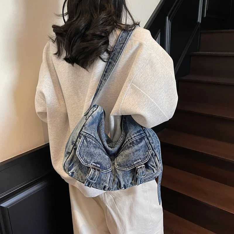 Womens Designer Denim Bag Retro MultiPocket Crossbody Shoulder Bag with Unique Style Fashionable Denim Handbag for Women W250911