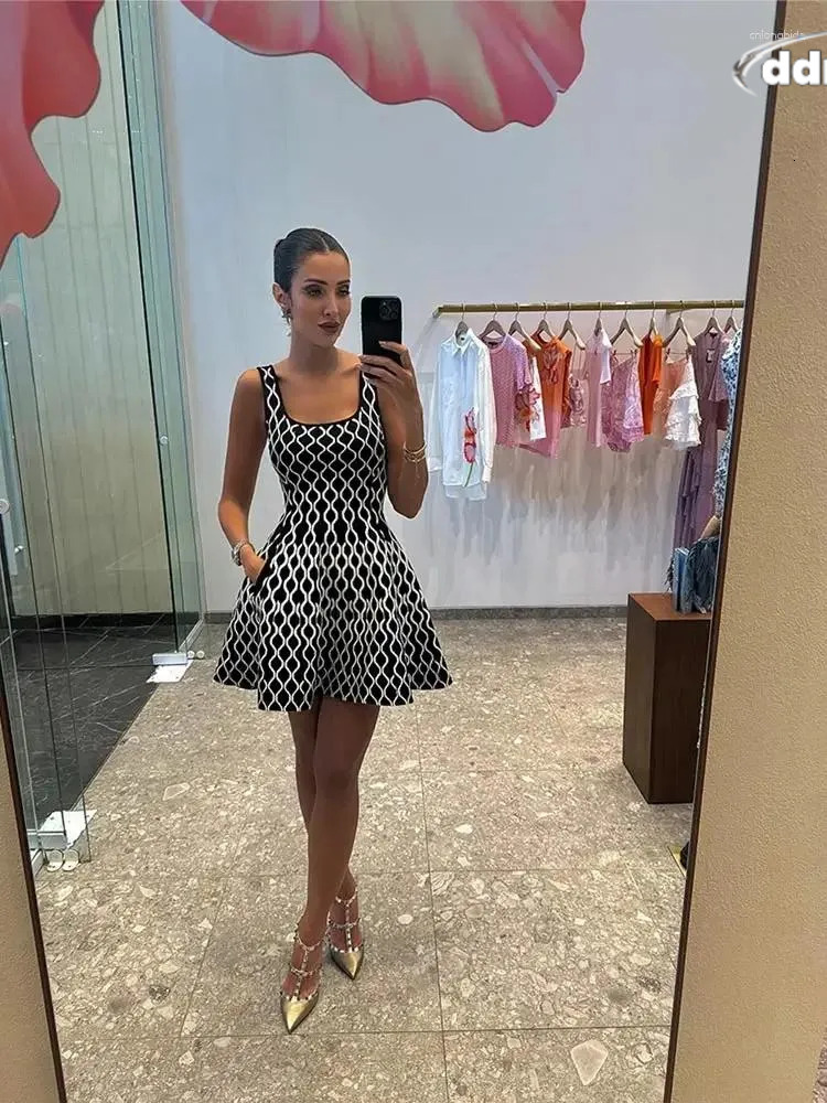 Casual Dresses Women Fashion Plaid Side Pocket Knitted Mini Dress Elegant Backless Sleeveless Pleated A-line 2024 Party Sexy Robes TUES