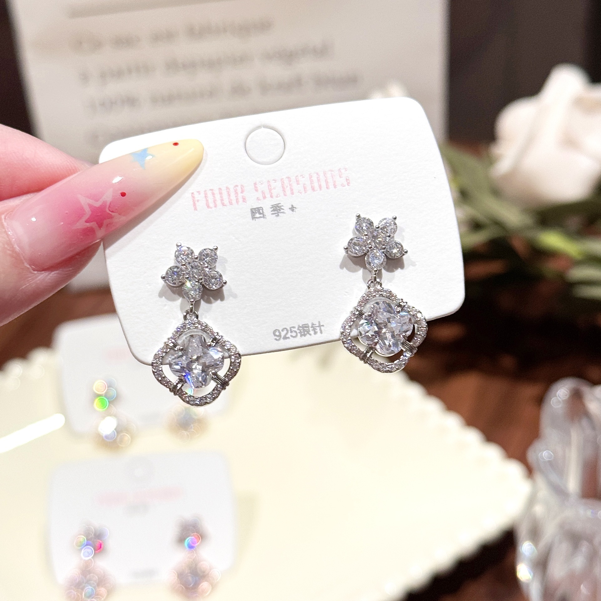 Super Shiny Jewelry Simple Elegant 5A Zircon High-end Feel Fashionable Versatile Light Earrings for Women