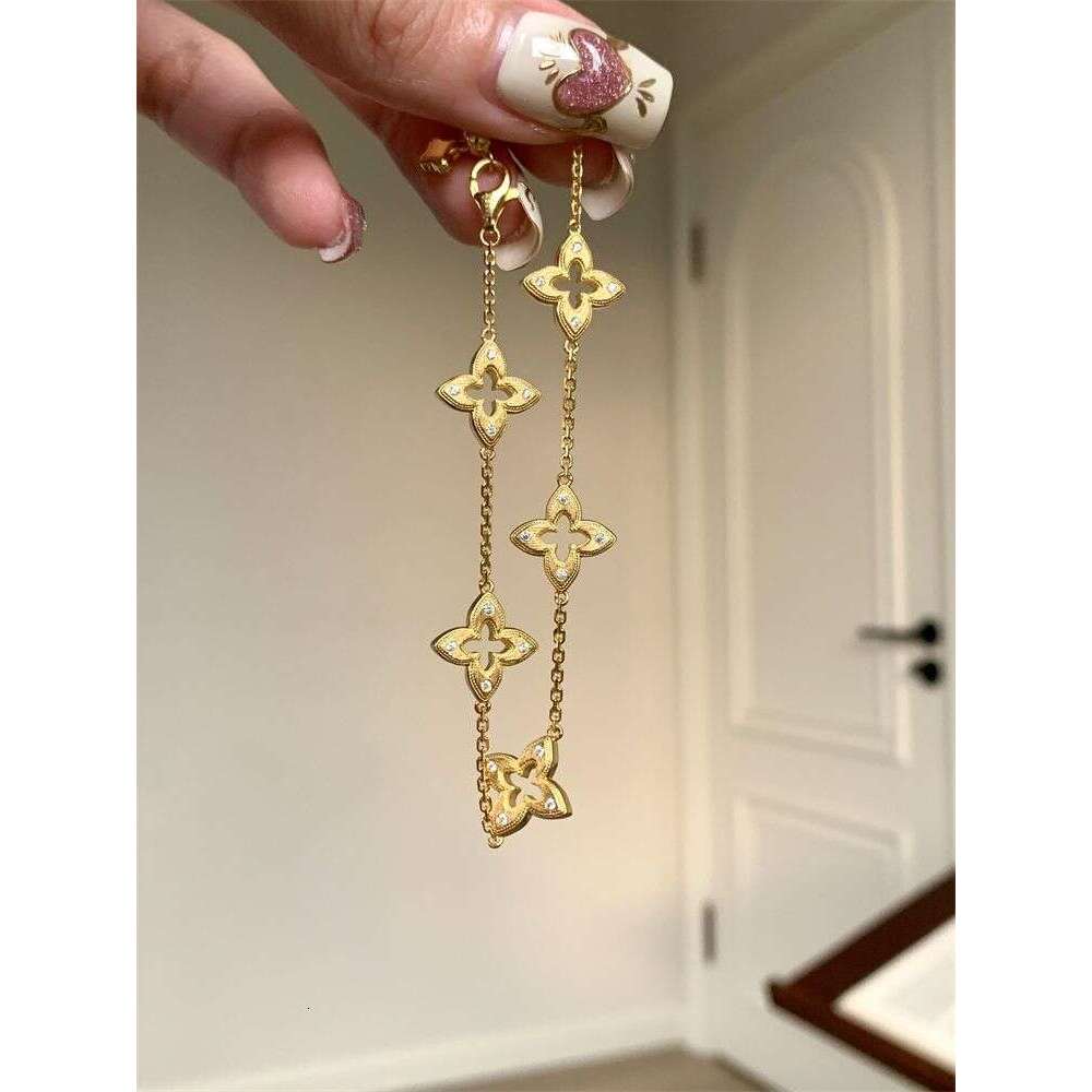 Exquisite High-End Hollow Brushed Four-Leaf Clover Bracelet for Women, Light Noble Bracelet, Niche Design Sense Jewelry