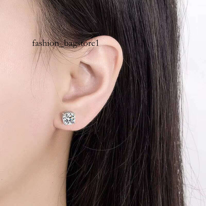 0.5-3ct D Color Fashion Round Earring Moissanite Stud Earrings for Women