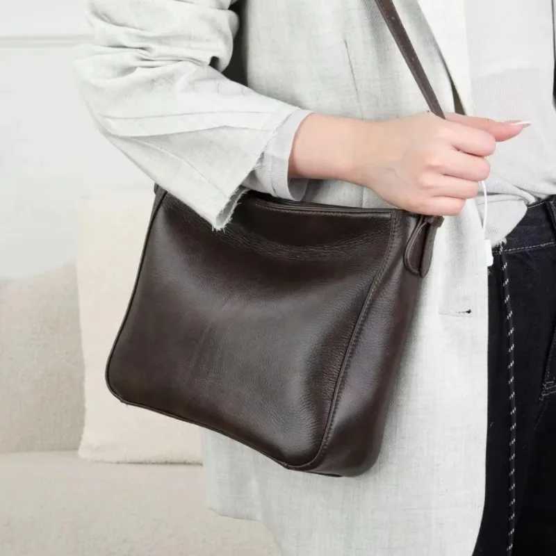 Natural Cow Leather Square Handbag Crossbody Bucket Style HighQuality Womens Shoulder Bag Practical Luxurious Hobo Bag W250911